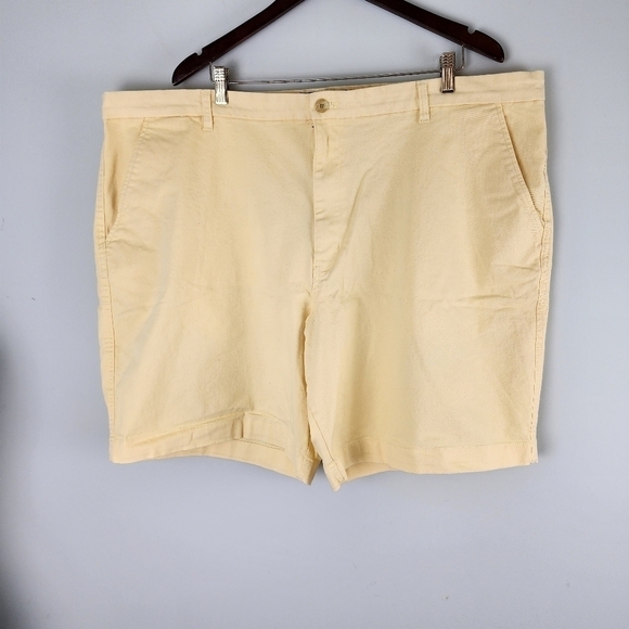 Chaps Men's Flat Front Stretch Shorts Yellow Size 46 - Picture 2 of 6